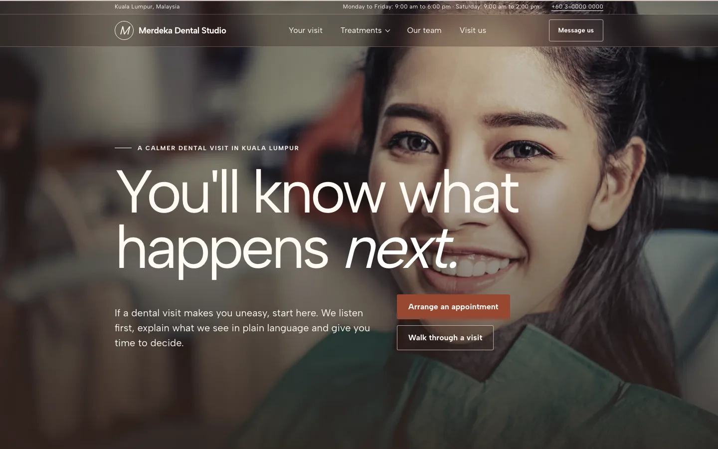 Signature style preview in warm mood on a demo dental clinic website for Merdeka Dental Studio